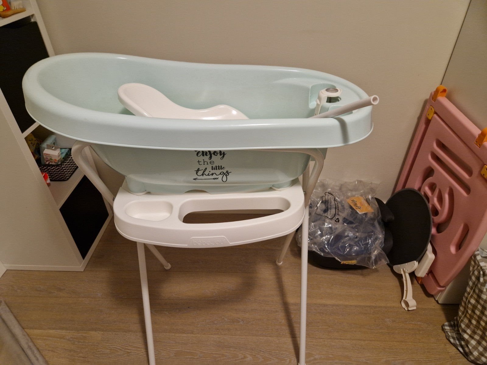 Gratis babybadje met standaard, Kinderen en Baby's, Badjes en Verzorging, Ophalen, Gebruikt, Badje, Standaard