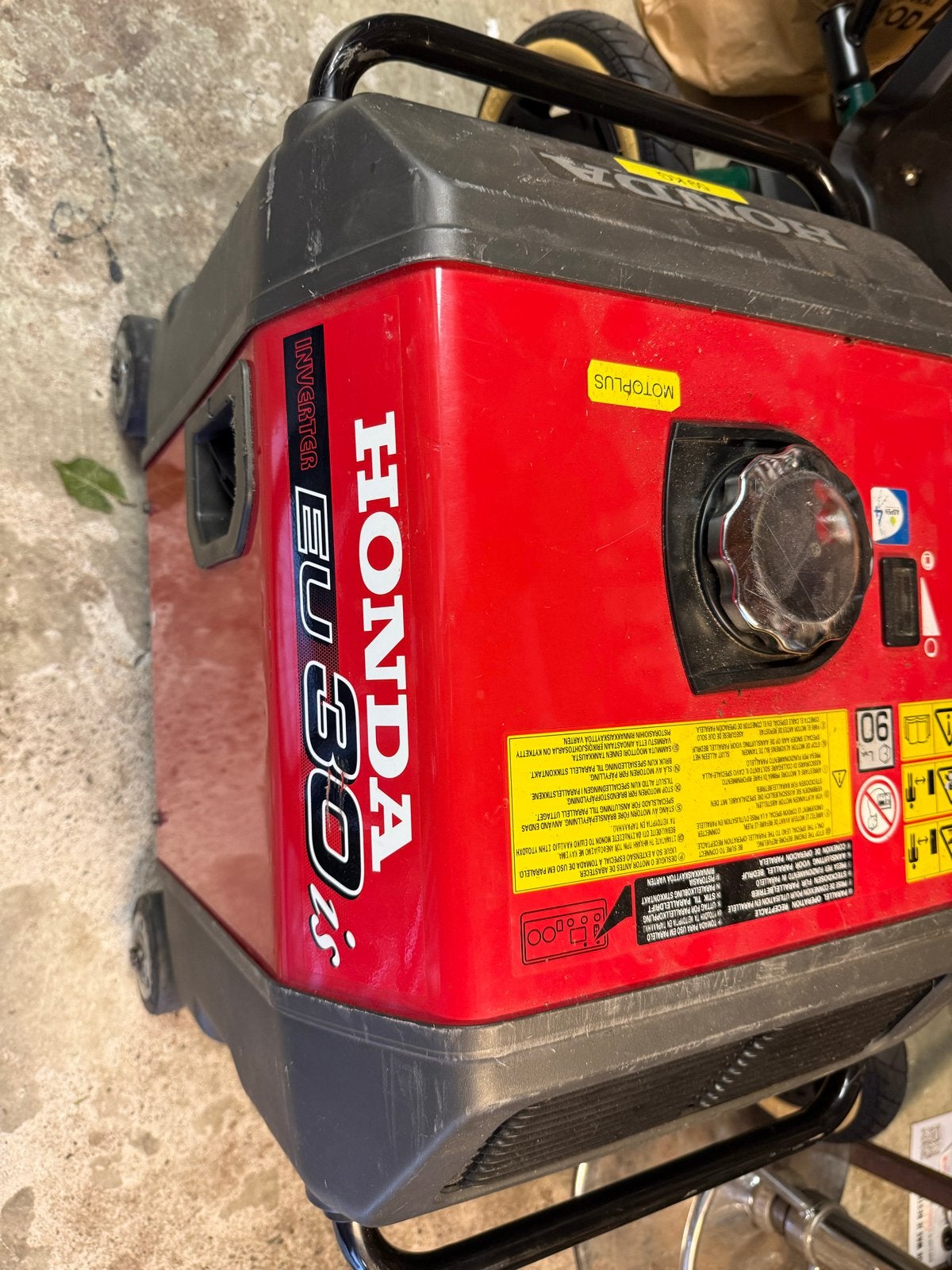 Honda EU30is Inverter Aggregaat - Weinig gebruikt, Doe-het-zelf en Verbouw, Aggregaten, Ophalen, Benzine, Zo goed als nieuw, Geluidgedempt