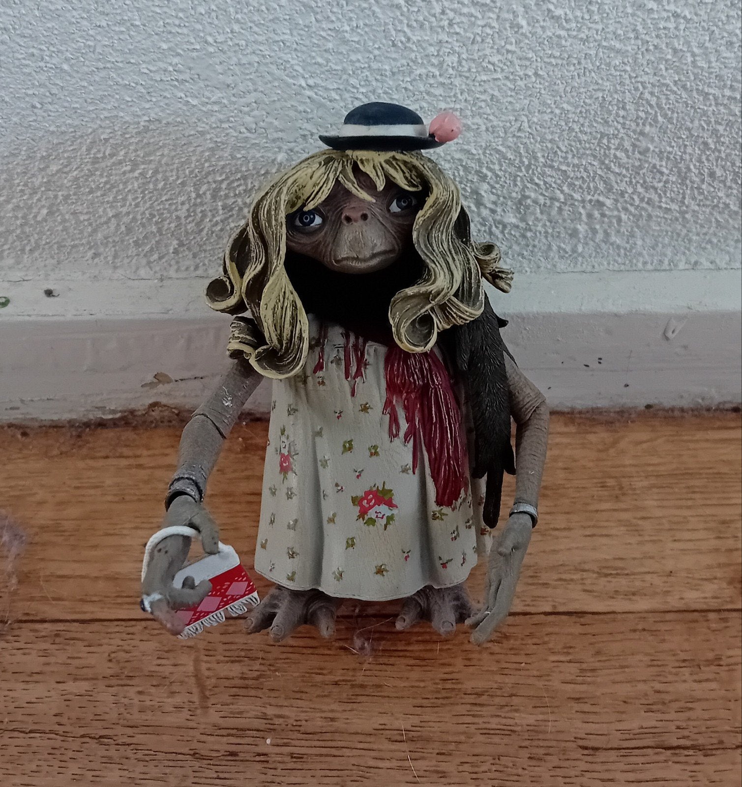 E.T. de Extra-Terrestrial Figuur met Pruik en Jurk, Ophalen of Verzenden, Zo goed als nieuw