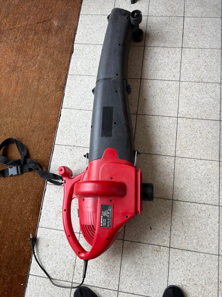 Elektrische Bladblazer met Zuigfunctie en Versnipperaar, Ophalen, Handgedragen, Met versnipperfunctie, Zo goed als nieuw