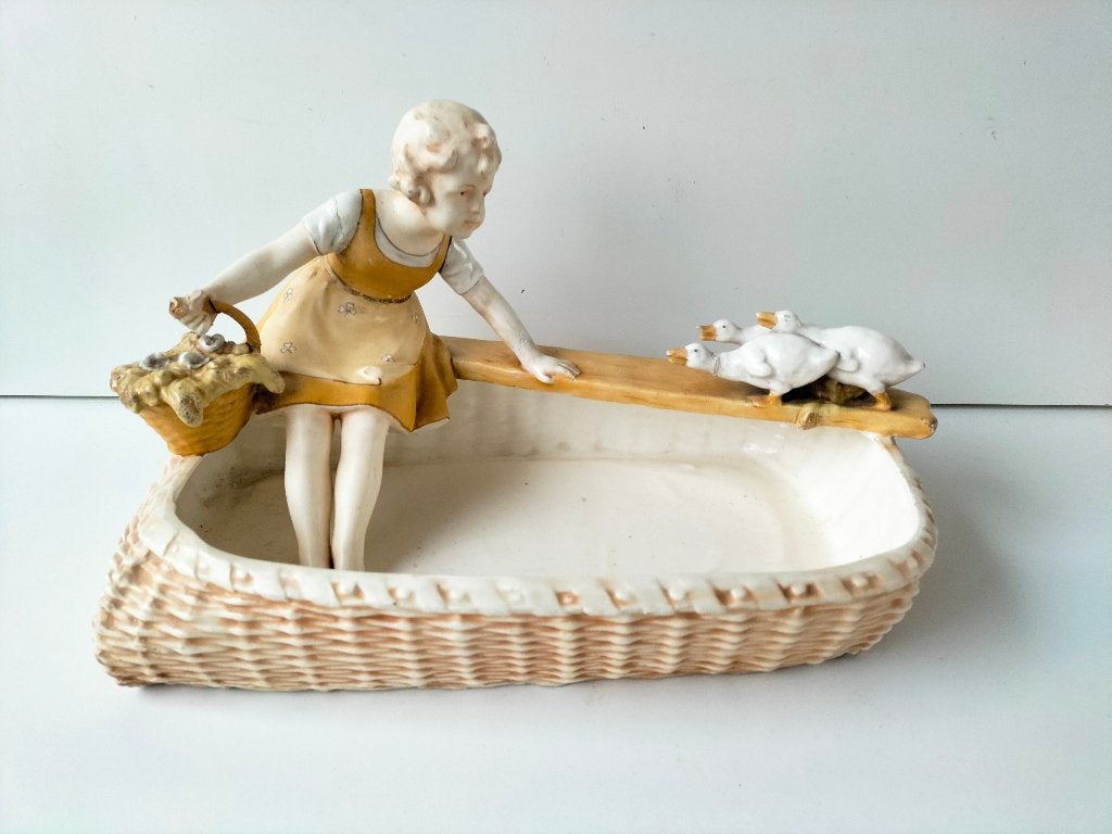 Royal Dux Porseleinen voorstelling Meisje, Bloemen en Ganzen, Ophalen