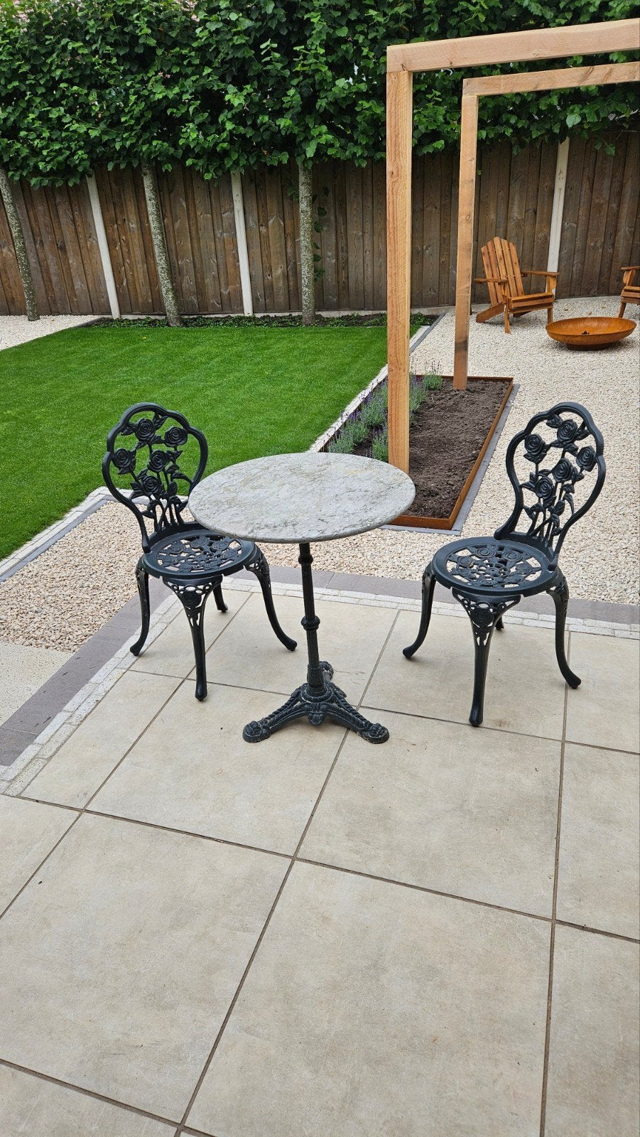 Gietijzeren bistro set met ronde marmeren tafel, Tuin en Terras, Ophalen, Gebruikt, Metaal