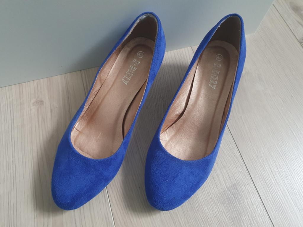 Pumps maat 40, blauw en/of zwart, laag instapmodel, Kleding | Dames, Schoenen, Ophalen of Verzenden, Zo goed als nieuw, Zwart