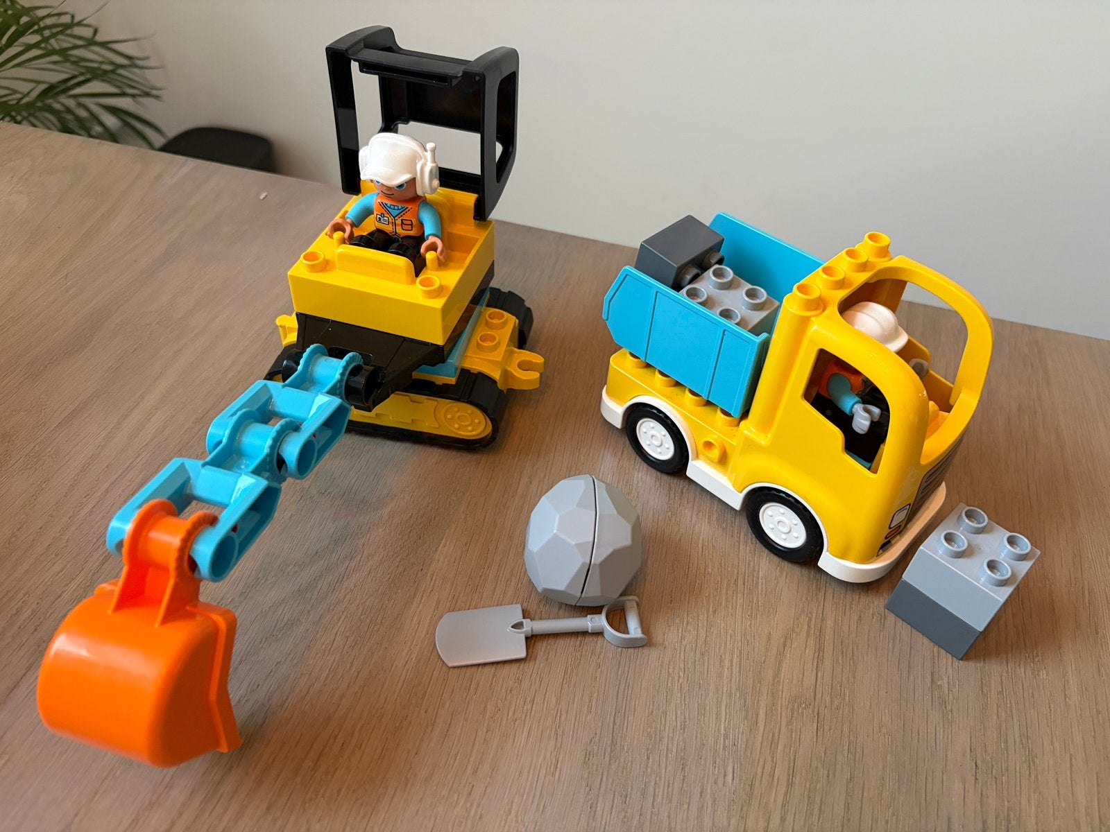 Lego duplo truck en graafmachine 10931, Ophalen of Verzenden, Zo goed als nieuw, Duplo