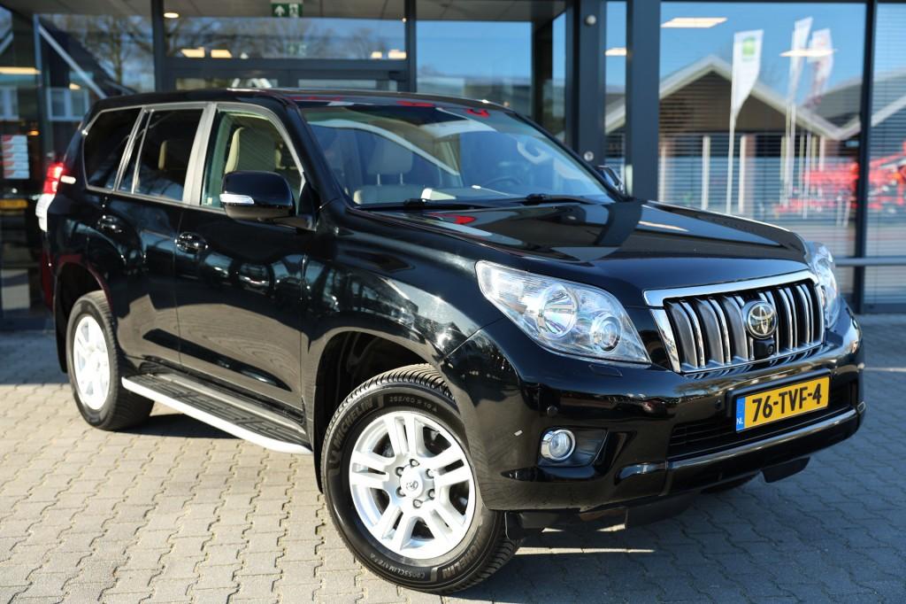 Toyota LANDCRUISER 150 3.0 D-4D 5DRS EXECUTIVE A/T 7 ZITS MA, Auto's, Automaat, 4 cilinders, 255 €/maand, Zwart