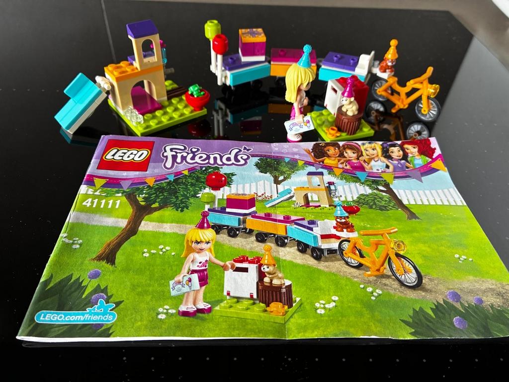LEGO Friends Feesttrein 41111 met minifiguur en fiets, Lego, Friends, Ophalen of Verzenden, Zo goed als nieuw