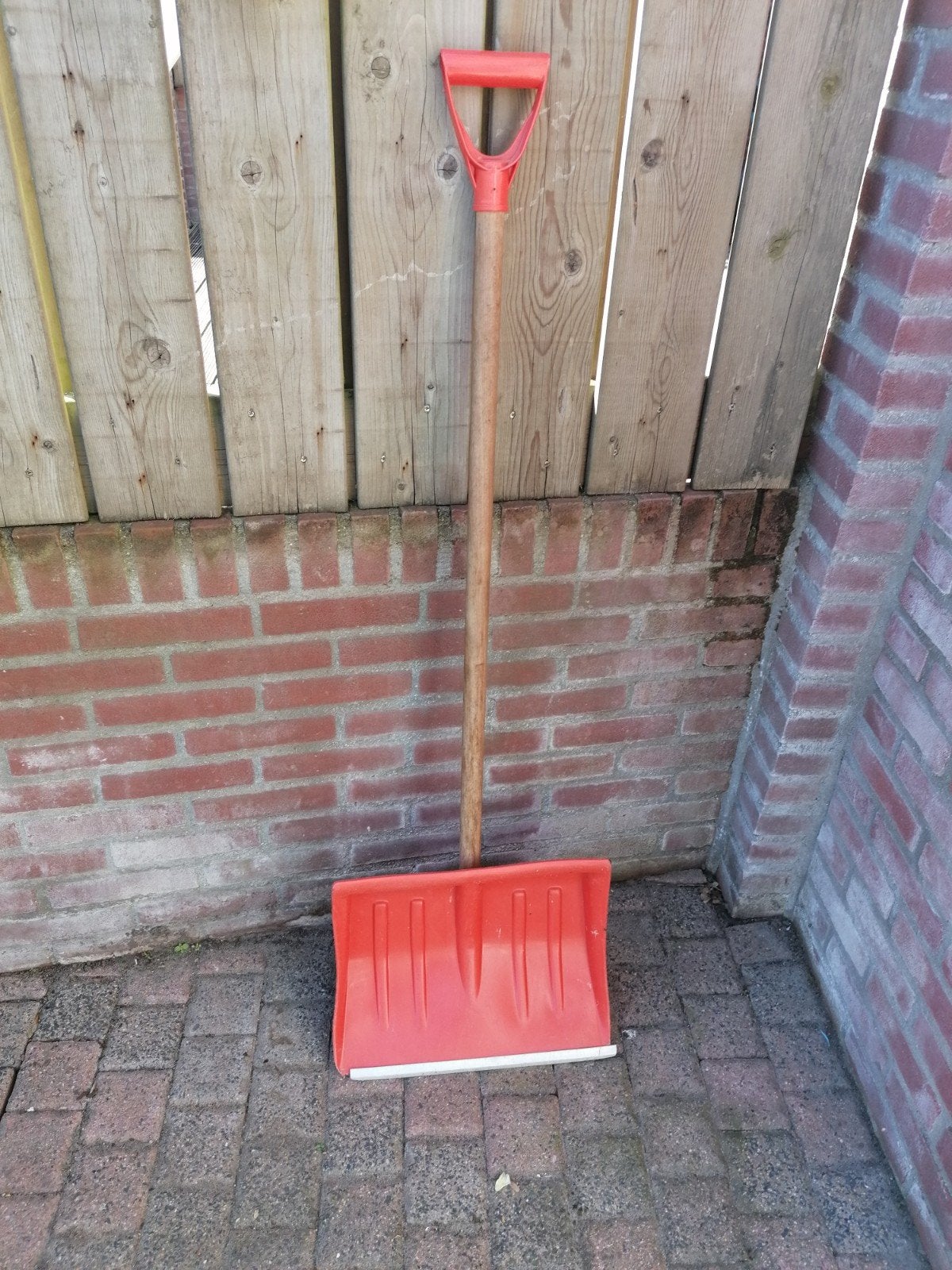 Rode sneeuwschuiver met houten steel, Ophalen, Gebruikt, Overige soorten
