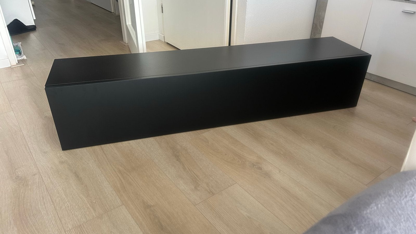Zwart TV-meubel / wandkast met klepdeur