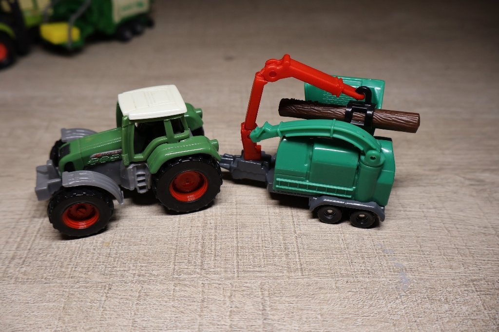 Siku 1675 Fendt Tractor met Houtversnipperaar 1:50, Ophalen of Verzenden, Zo goed als nieuw, Hijskraan, Tractor of Landbouw, SIKU
