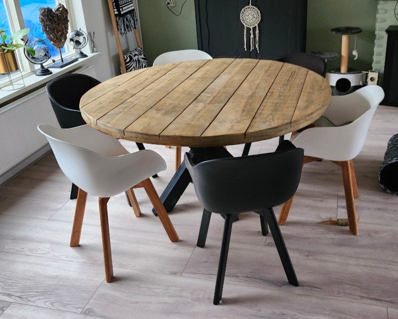 Ronde steigerhouten eettafel met houten spinpoot, Huis en Inrichting, Tafels | Eettafels, Ophalen, Gebruikt, Rond, Vijf personen of meer