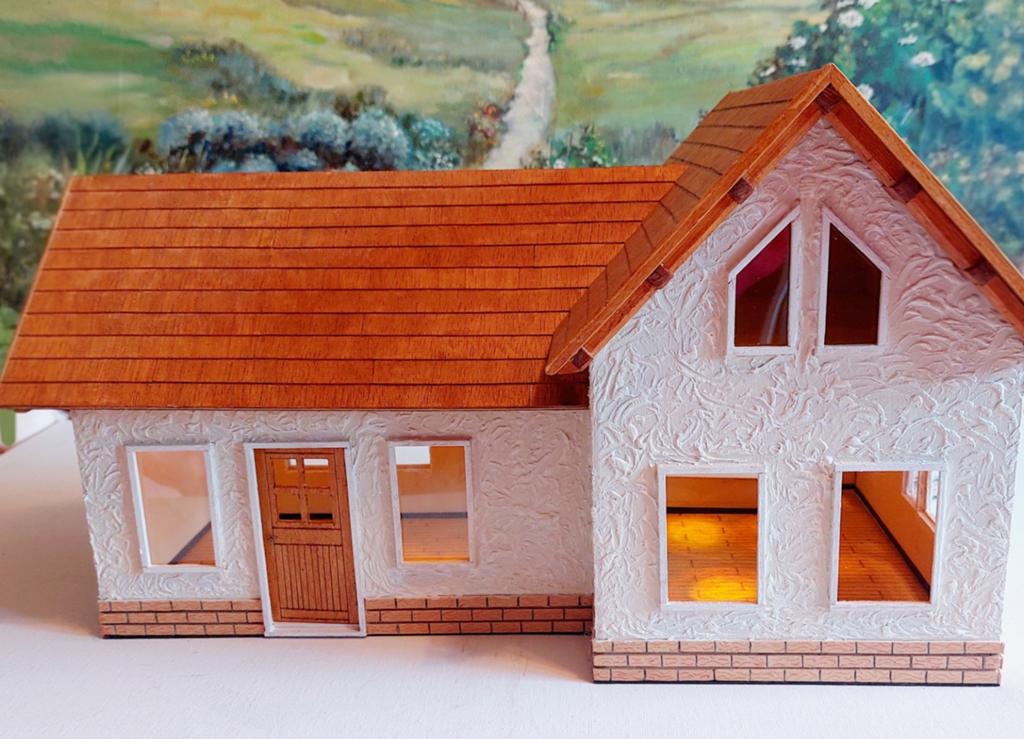 Lief oud poppenhuis met verlichting cottage Kerst, Verzamelen, Poppenhuizen en Toebehoren, Ophalen of Verzenden, Gebruikt, Poppenhuis