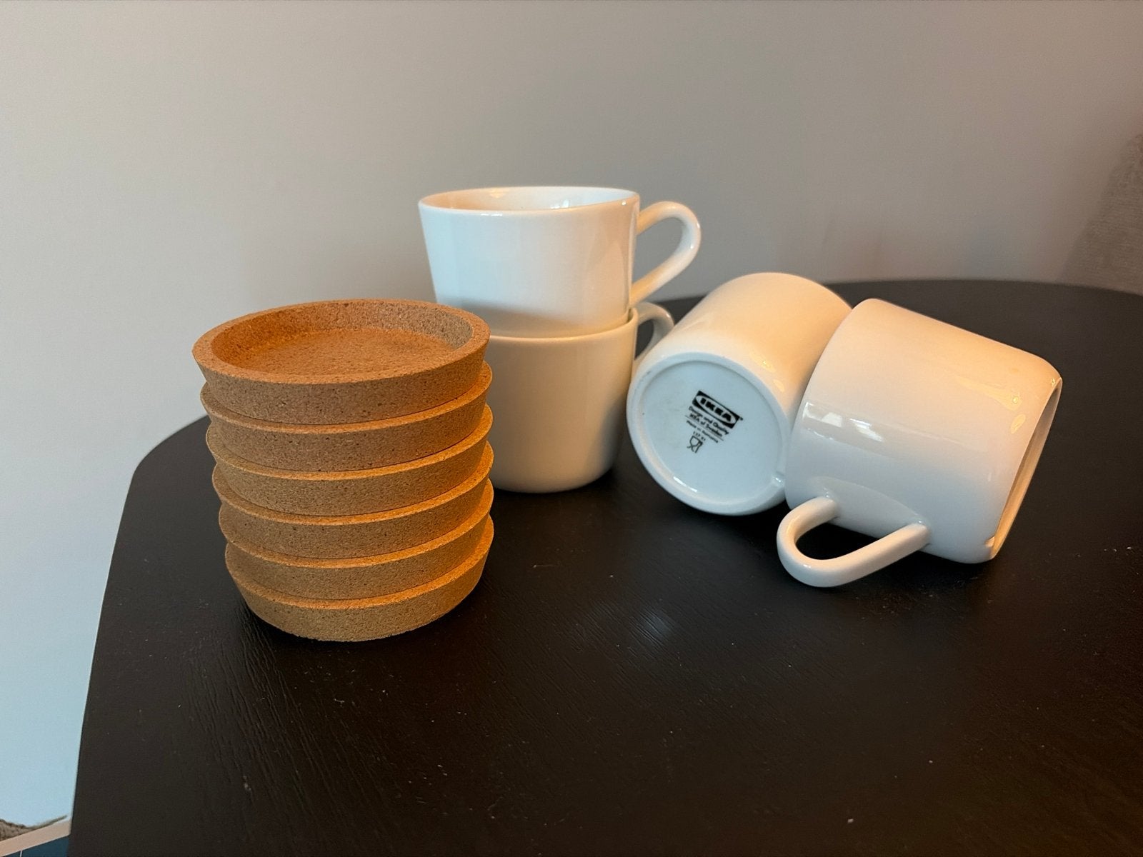 IKEA mokken met kurken onderzetters, Keramiek, IKEA, Zo goed als nieuw, Modern