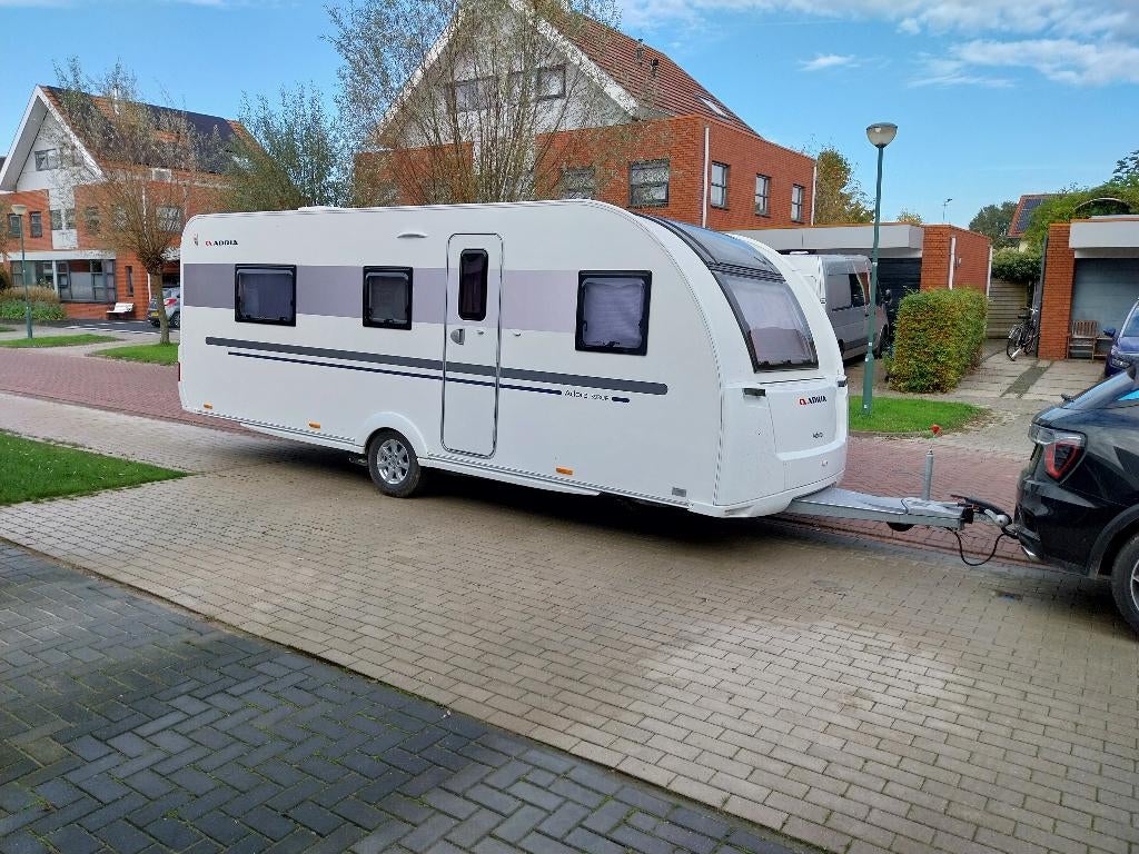 Adria Adora 593 UP 2017 Lichte schade, Caravans en Kamperen, Caravans, Particulier, Adria, Tot en met 4, Rondzit