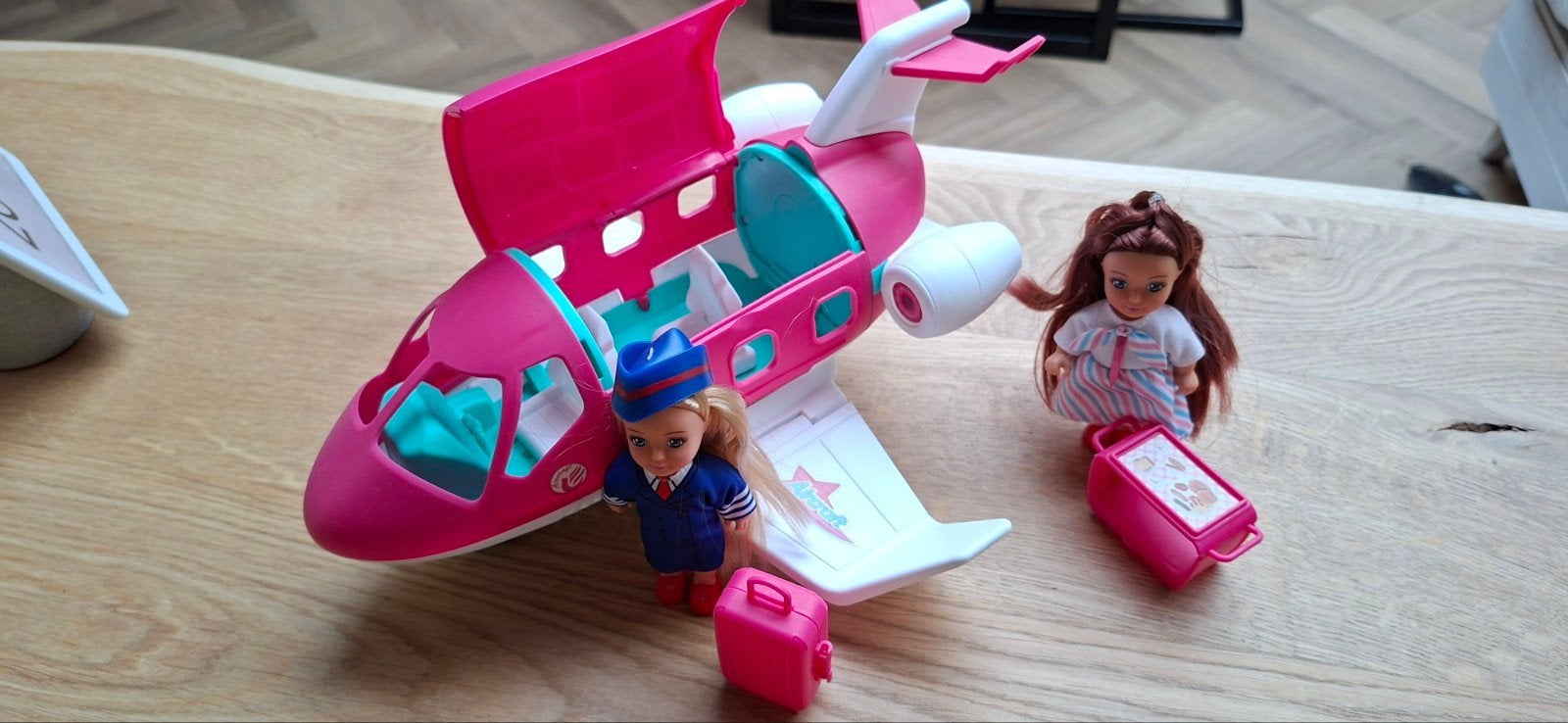 Vliegtuig met popjes en accessoires, Kinderen en Baby's, Speelgoed | Poppen, Ophalen of Verzenden, Overige typen