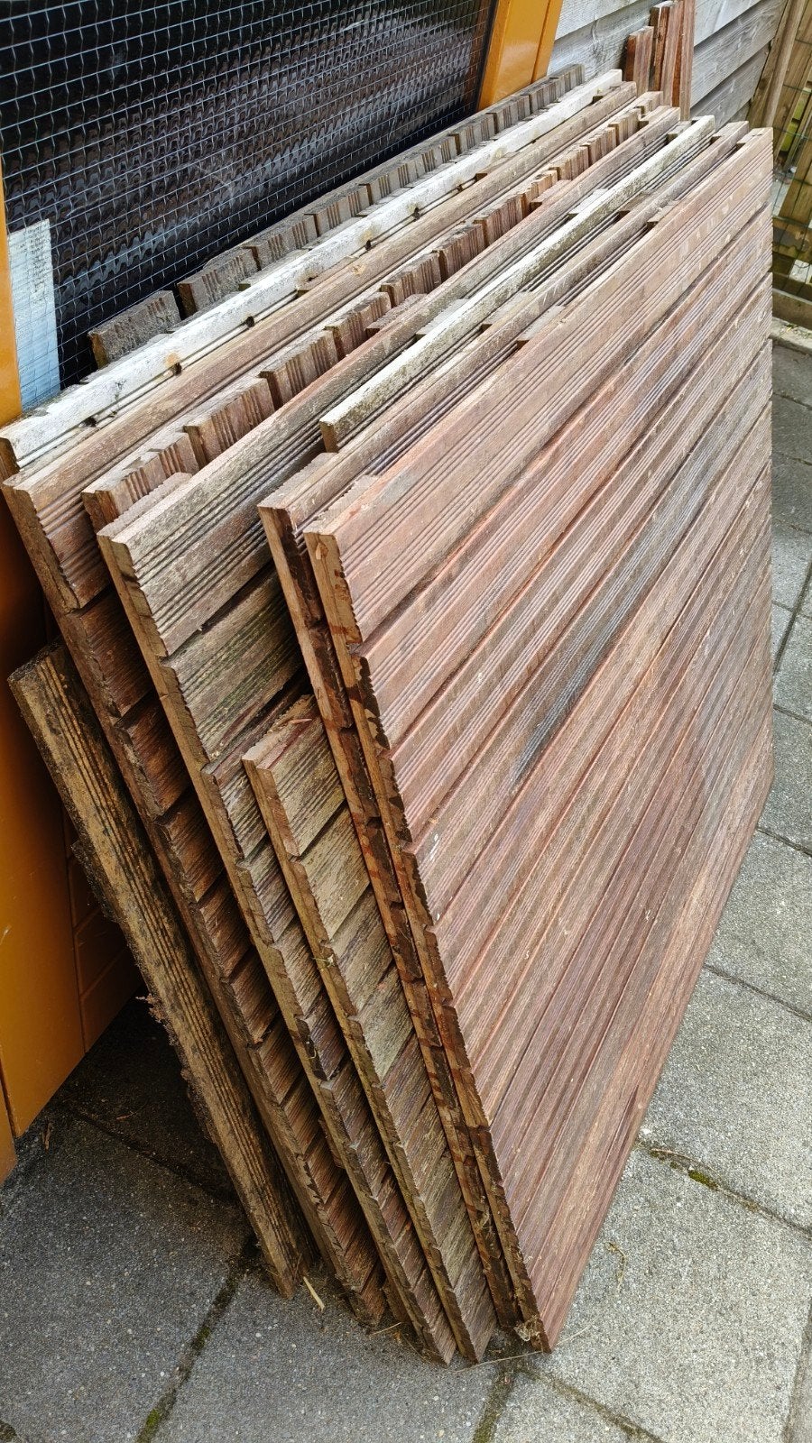 8 Vlondertegels reliëf keruing hardhout 100x100 cm + 3 strok, Ophalen, Gebruikt, Hout