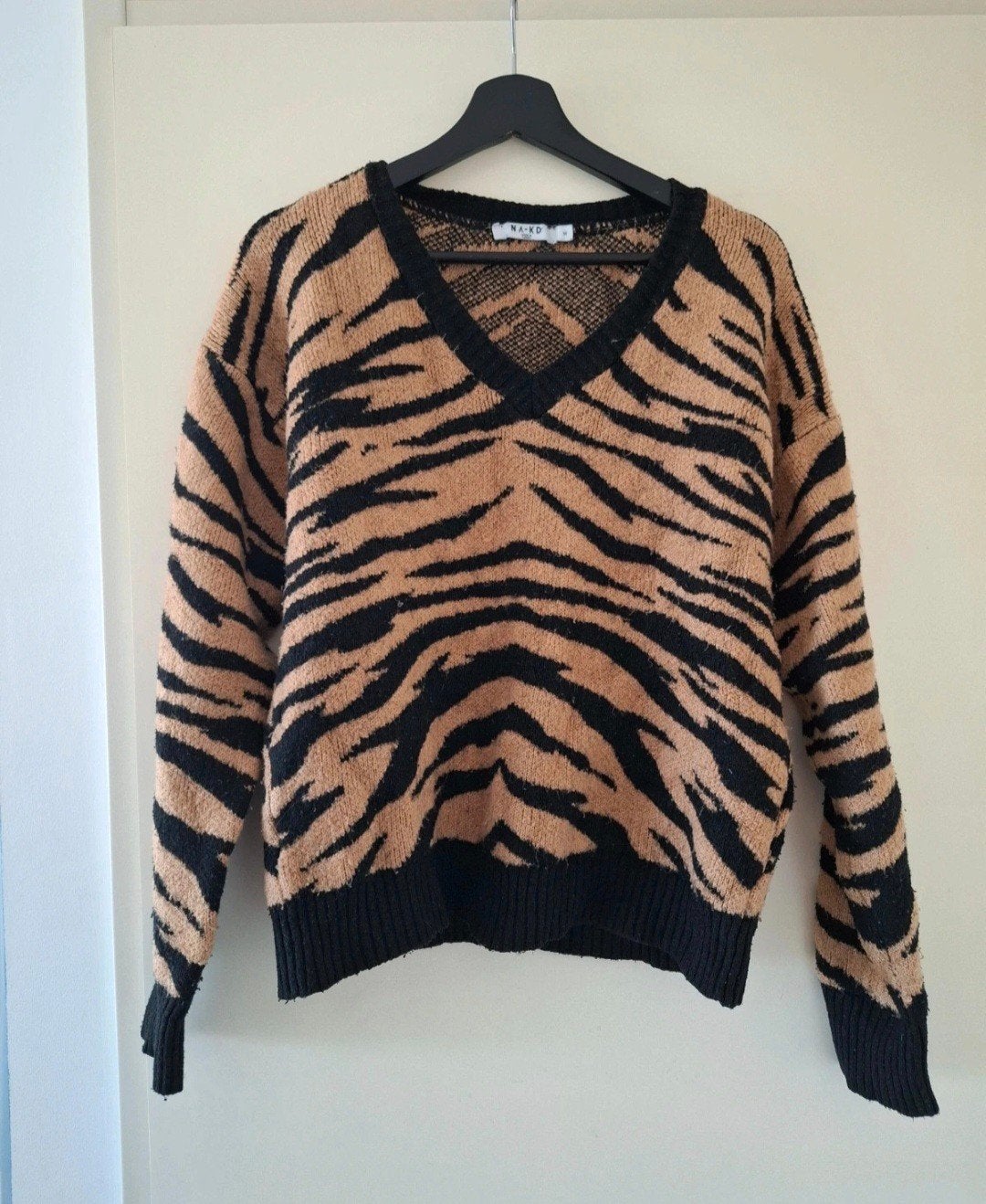 NA-KD trui met tijgerprint - Maat M, Maat 38/40 (M), NA-KD, Bruin, Ophalen of Verzenden