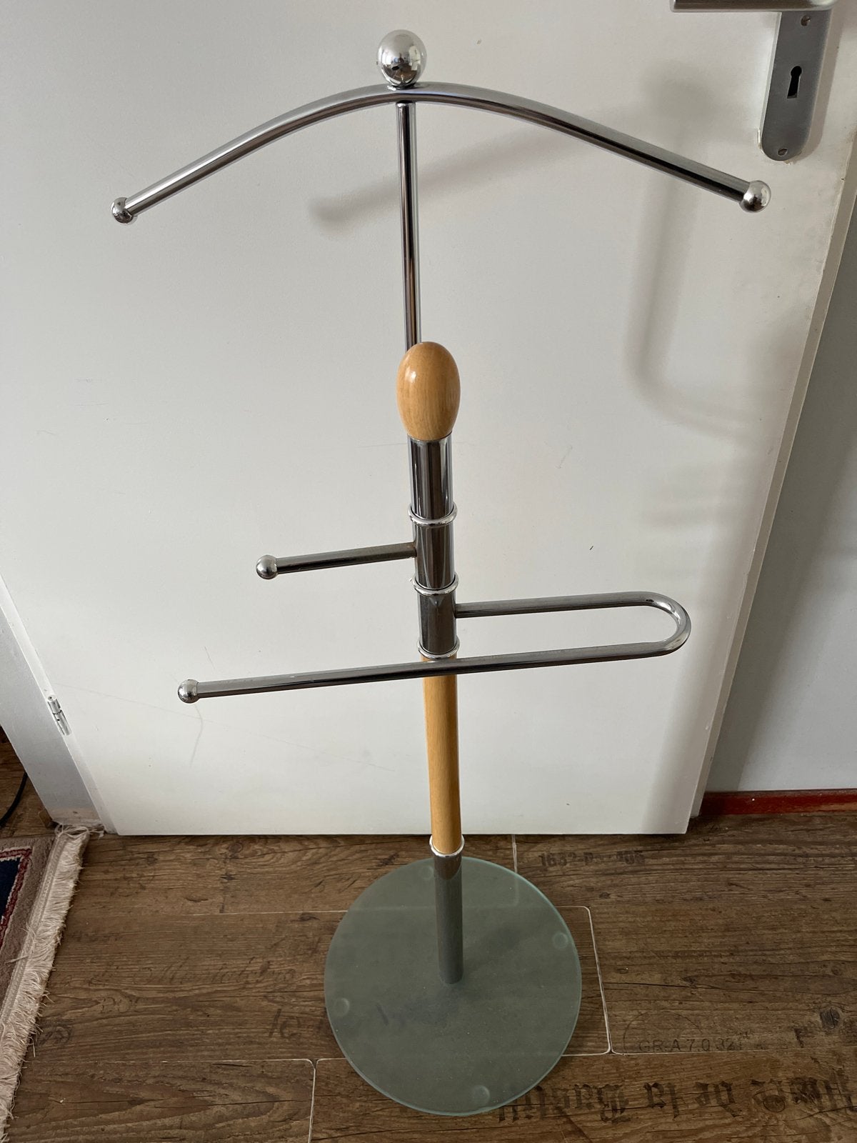 Staande kapstok met glazen voet en houten accenten, Ophalen, Gebruikt, 100 tot 150 cm, Metaal