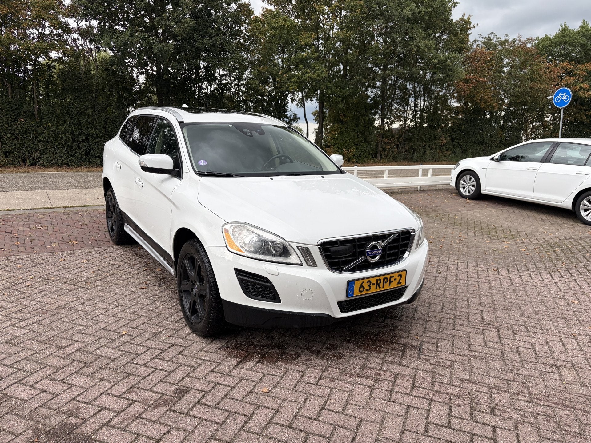 Volvo XC60 2.0 T5 Summum TREKHAAK ADD CRUISE CAMERA STOELVER, Auto's, Volvo, Euro 5, Zwart, 4 cilinders, Wit
