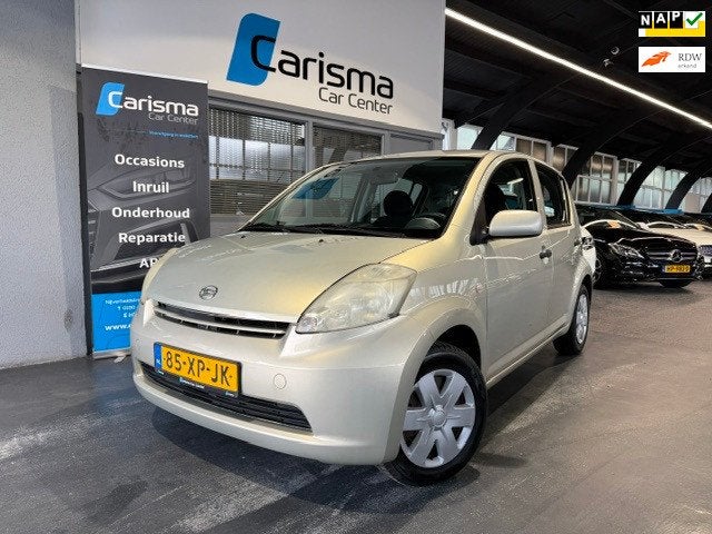 Daihatsu Sirion 2 1.3-16V Comfort Airco|NW APK, Auto's, Daihatsu, Voorwielaandrijving, Dealer onderhouden, Gebruikt, 31 €/maand