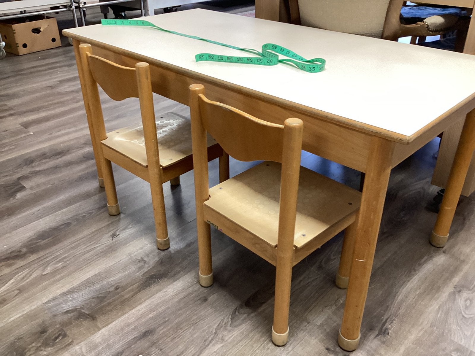 Tafel met 2 stoeltjes kindermaat., Ophalen, Zo goed als nieuw