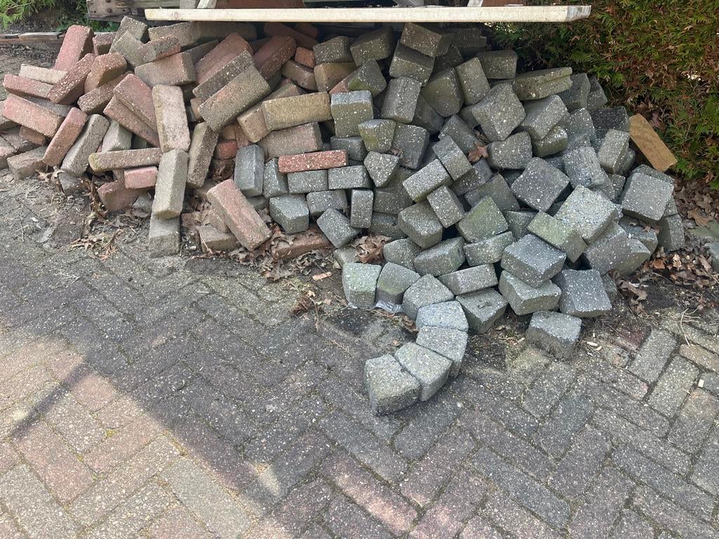 Gratis af te halen: Waaltjes en tafel, Overige materialen, Gebruikt, Klinkers, Ophalen of Verzenden