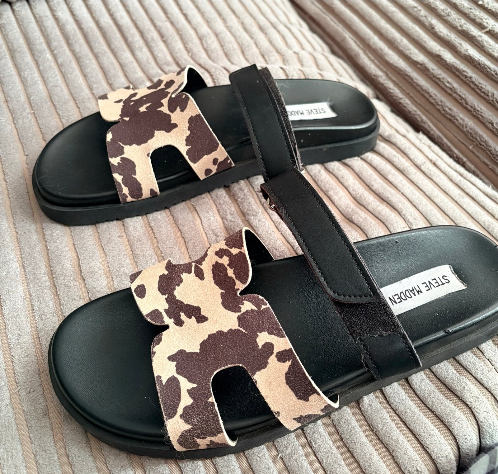 Steve Madden slippers maat 42 - Zo goed als nieuw, Ophalen of Verzenden, Zo goed als nieuw, Zwart, Slippers