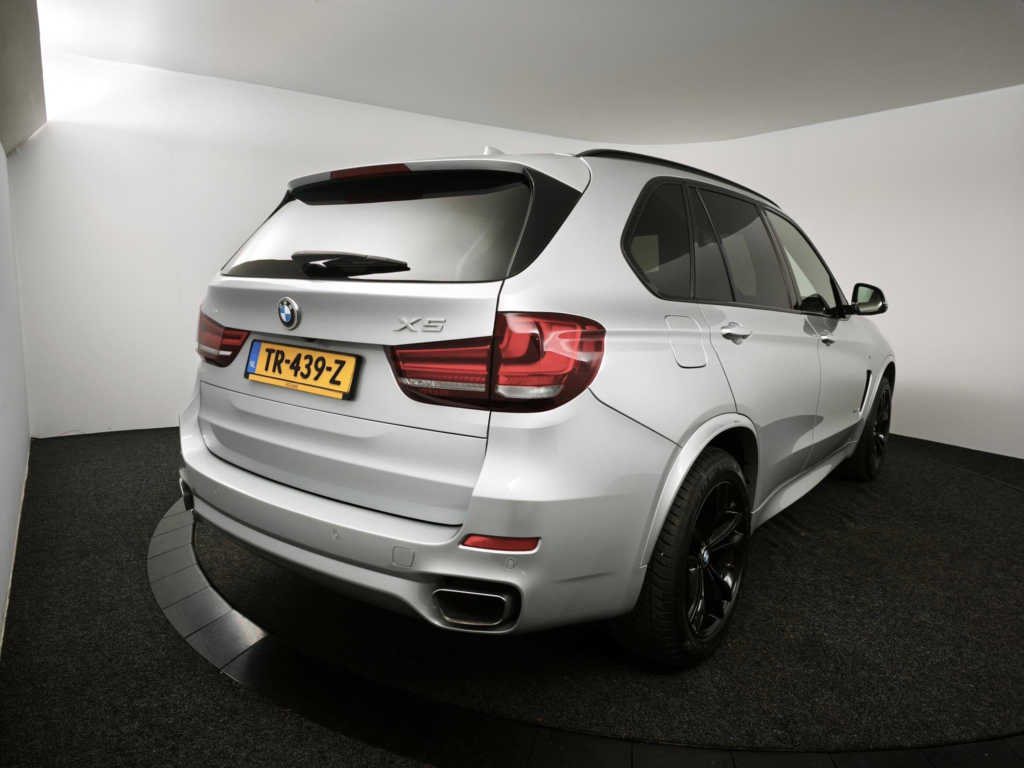 BMW X5 xDrive35i M Sport | Pano | Trekhaak | Softclose | M-P, Auto's, Dealer onderhouden, 2005 kg, Gebruikt, Leder