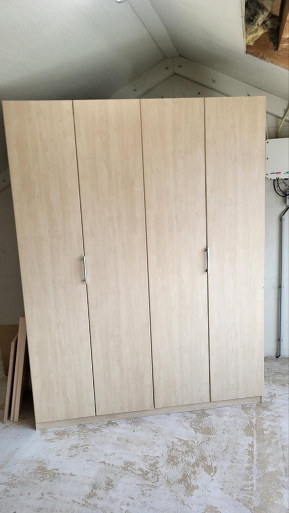 Ruime kledingkast met hang- en leggedeelte, Ophalen, Met deur(en), Gebruikt, 200 cm of meer