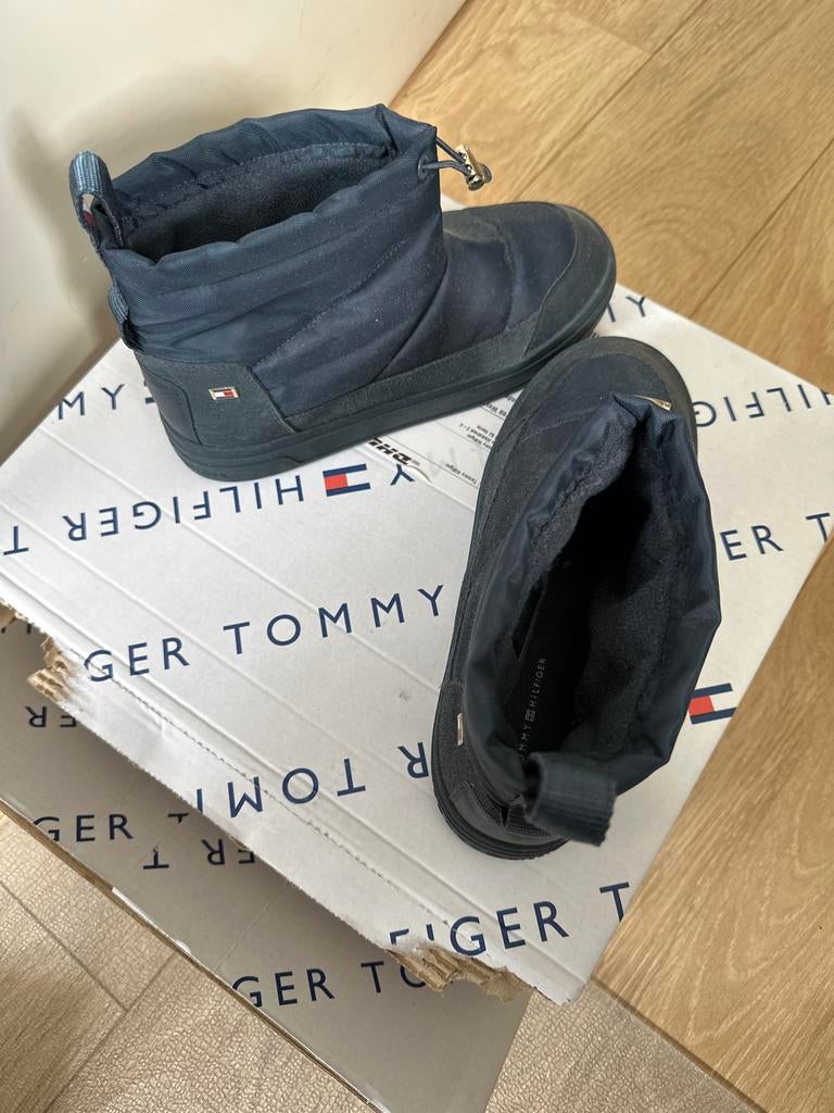 Tommy Hilfiger dames winterlaarzen EU40, Kleding | Dames, Schoenen, Ophalen of Verzenden, Zo goed als nieuw, Blauw, Snowboots
