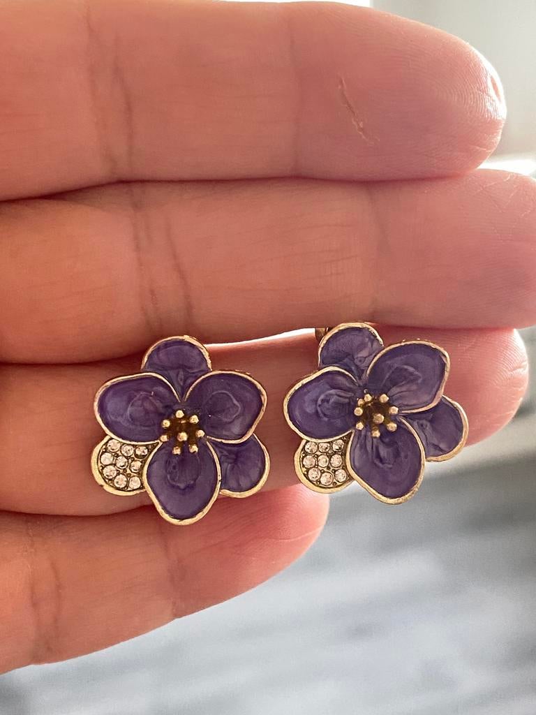 Super leuke bloem oorbellen met paarse detail, Verzenden, Zo goed als nieuw, Paars, Overige materialen