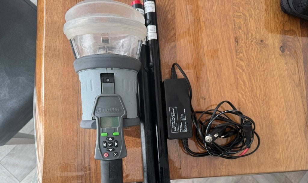 Testifire detector tester + 2 accu's + lader + 4 rookcapsule, Ophalen of Verzenden, Gebruikt