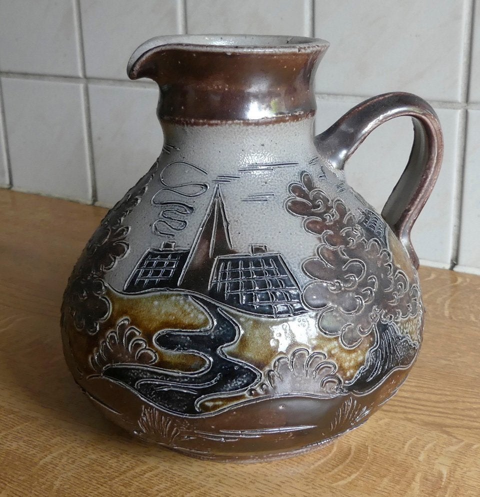Zoutglazuur vaas vintage kan sgraffito schenkkan B.E., Gebruikt, 16 cm, Ophalen of Verzenden, Met patroon/structuur