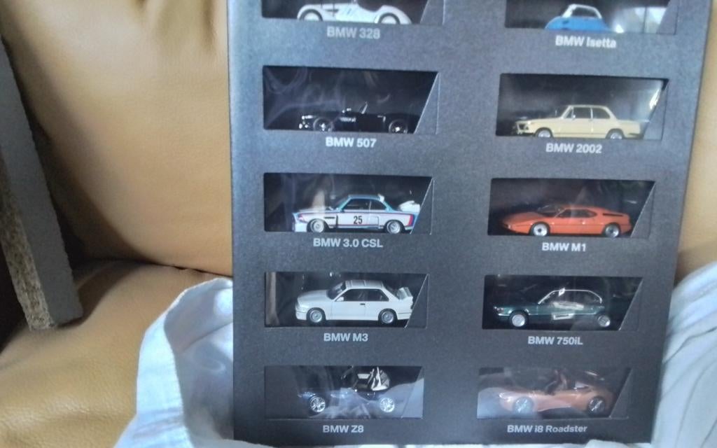 Miniatuur bmw,s 1:64, Ophalen