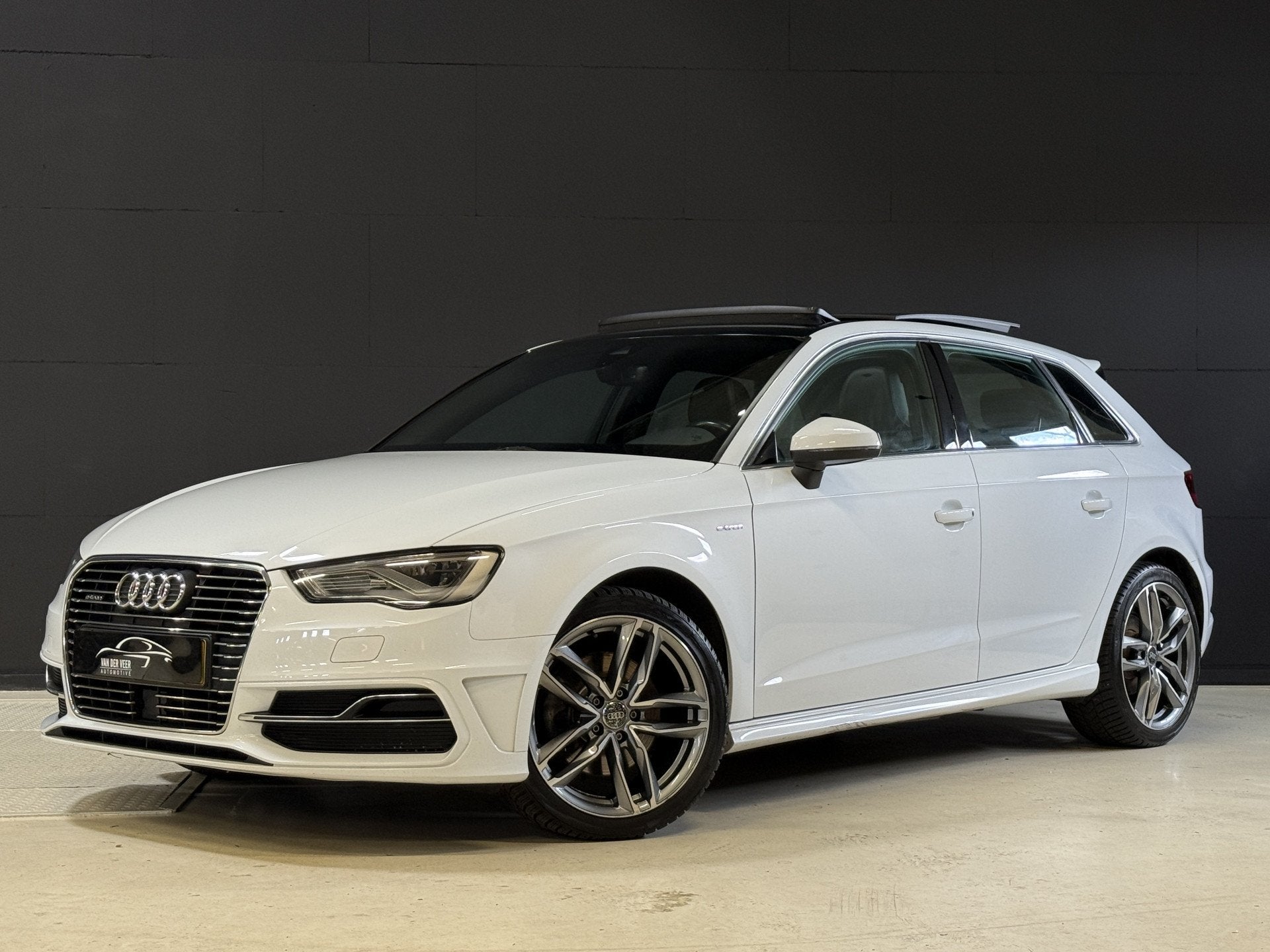 Audi A3 Sportback 1.4 e-tron PHEV Ambition Pro Line plus S-L, 8 kWh, Gebruikt, 4 cilinders, Leder en Stof
