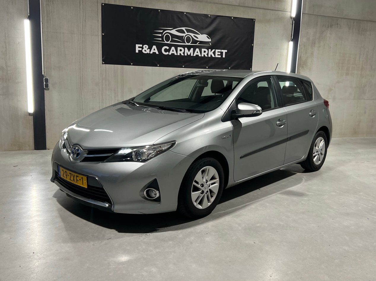 Toyota Auris 1.8 Hybrid CVT| NAP KM | CRUISE | NAVI | CAMERA, Auto's, 4 cilinders, Emergency brake assist, Origineel Nederlands