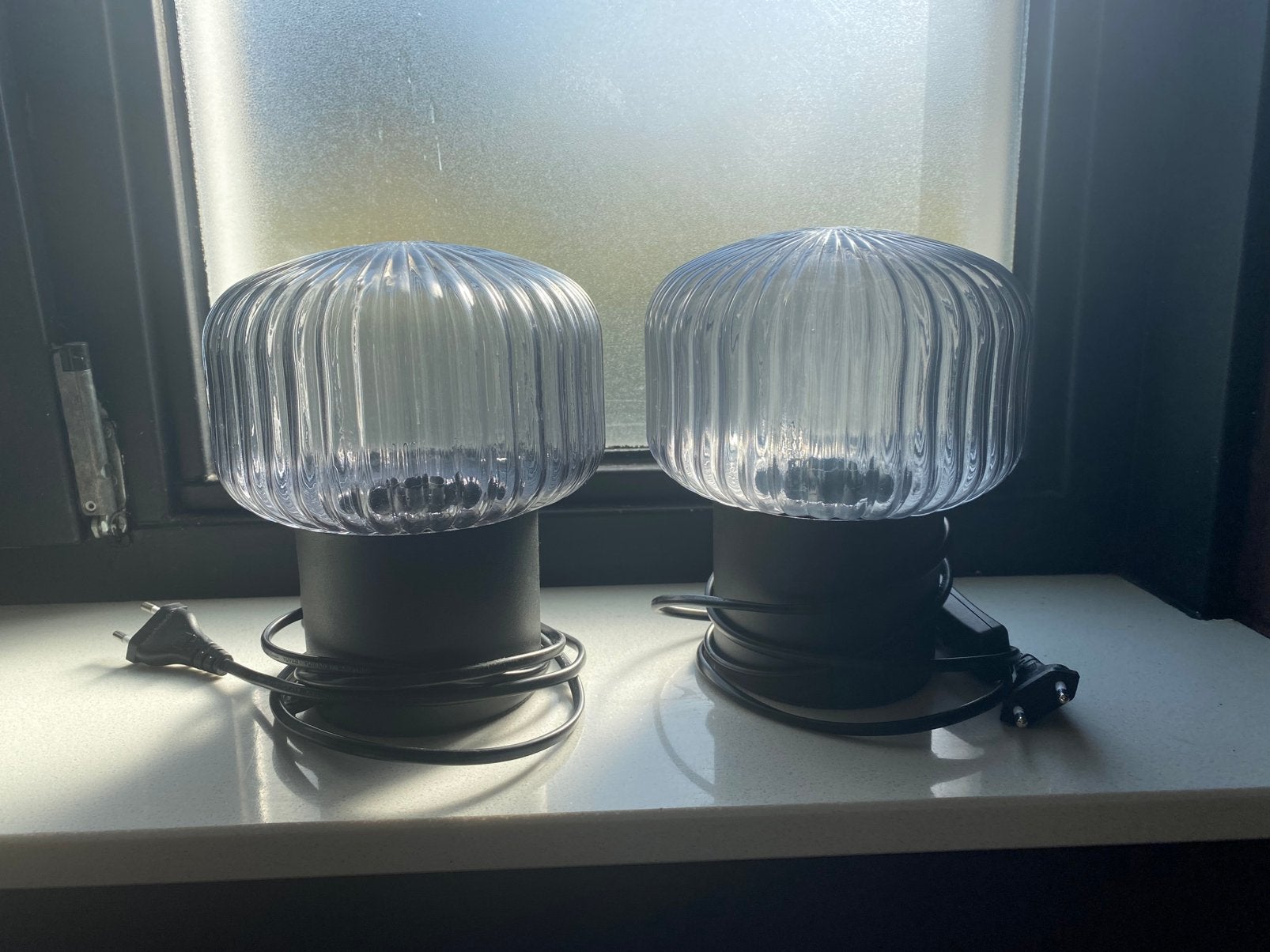2 zwarte lampjes met een glazen kapje., Ophalen, Zo goed als nieuw