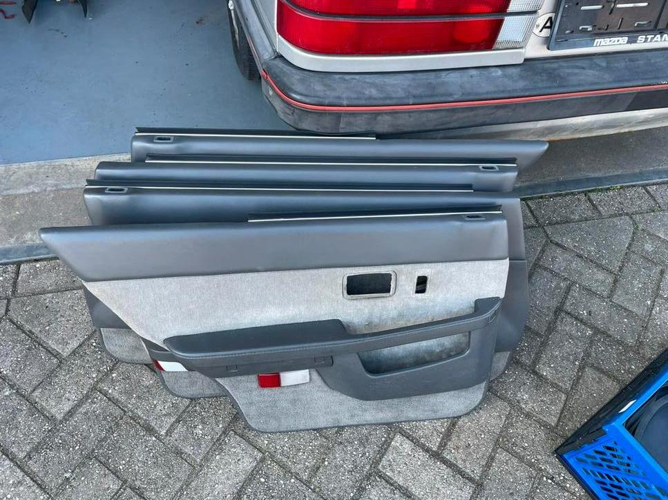 Mazda 626 GC hatchback interieurdelen - Grijze bekleding, Auto-onderdelen, Ophalen of Verzenden, Gebruikt, Mazda