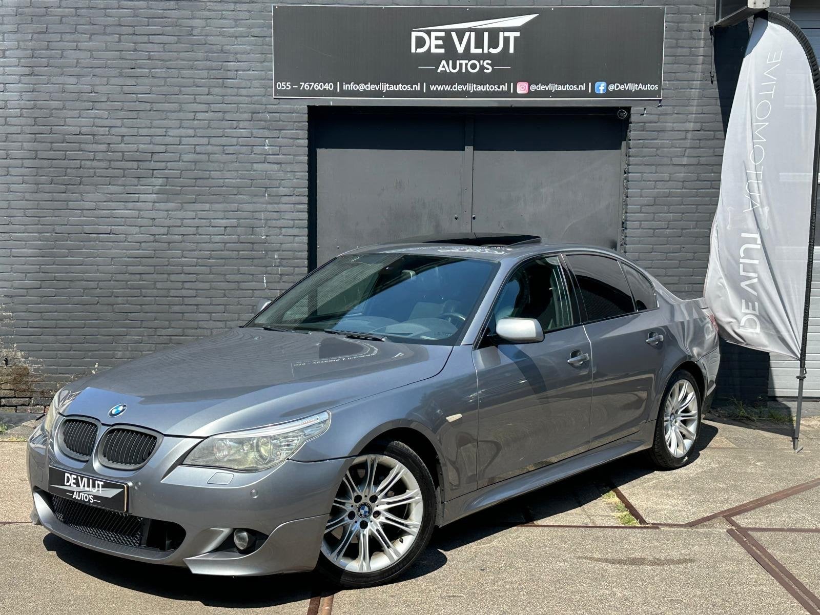 BMW 5-serie 525i 218PK M Pakket | Schuifdak | Halfleer | Nav, Achterwielaandrijving, Gebruikt, 2000 kg, 1505 kg