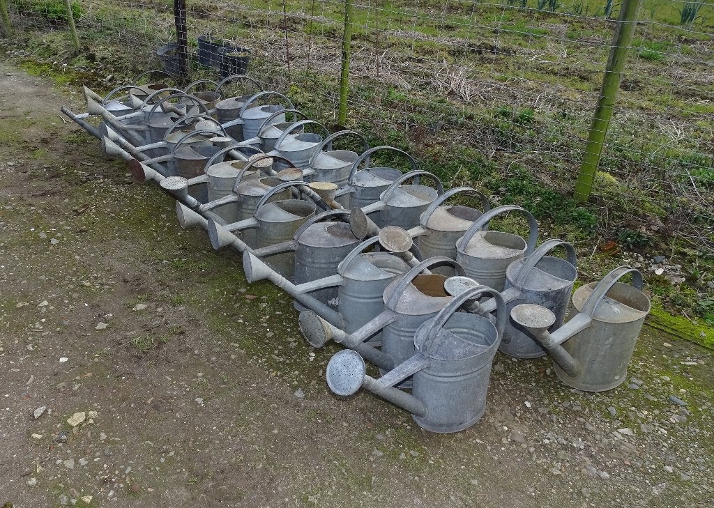 oude waterdichte zinken gieters, Ophalen
