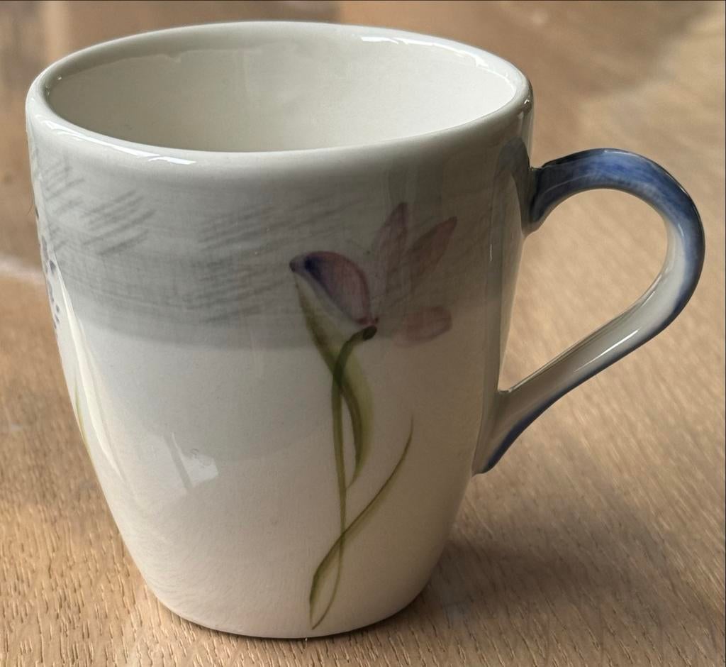 Vic's kopje / mok Senseo formaat met bloemmotief, Gebruikt, Keramiek, Ophalen of Verzenden, Overige stijlen