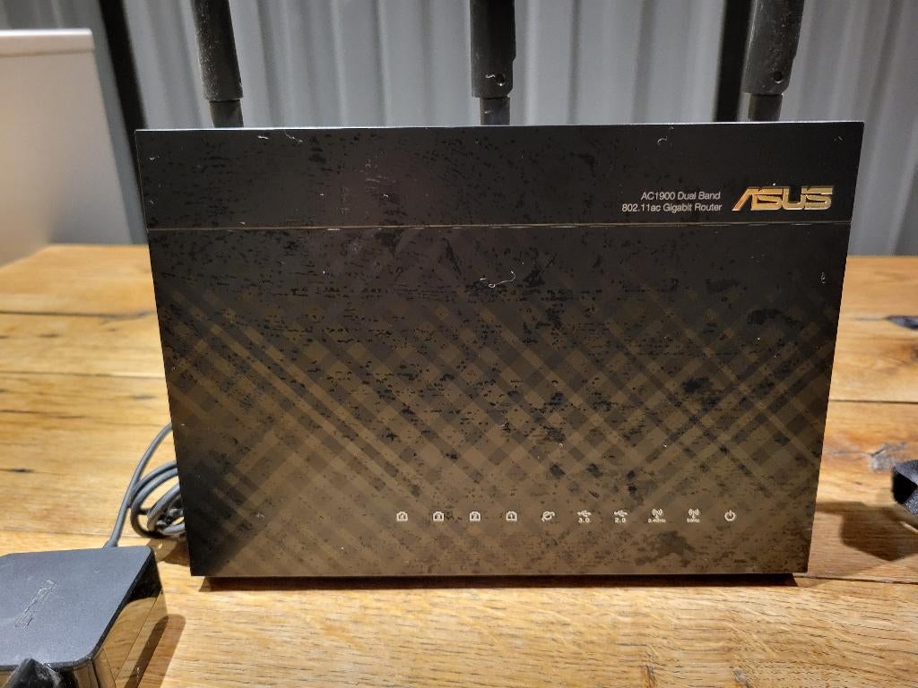 2 asus routers RT-AC68U, Computers en Software, Routers en Modems, Ophalen of Verzenden, Zo goed als nieuw, Router, ASUS