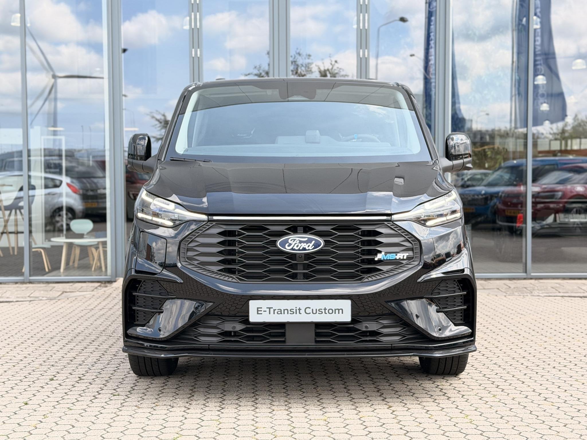 Ford E-Transit Custom L2H1 MS-RT 71 kWh 286 PK Dubbele Cabin, Auto's, Automaat, Achterwielaandrijving, Overige carrosserieën, Zwart