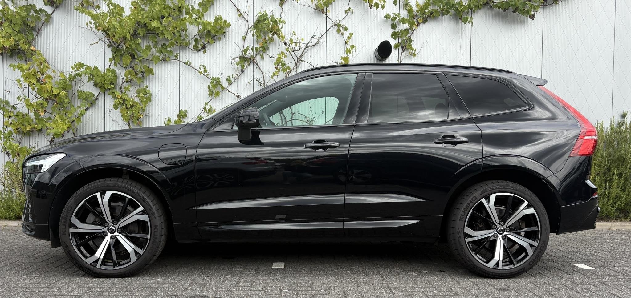 Volvo XC60 2.0 T6 Plug-in Hybrid AWD R-Design | PHEV Long Ra, Gebruikt, Euro 6, 4 cilinders, Zwart