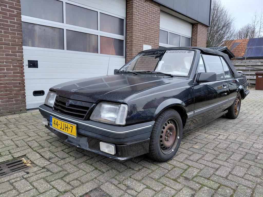 Opel ASCONA Cabrio, Auto's, Voorwielaandrijving, Zwart, Cabriolet, 4 stoelen