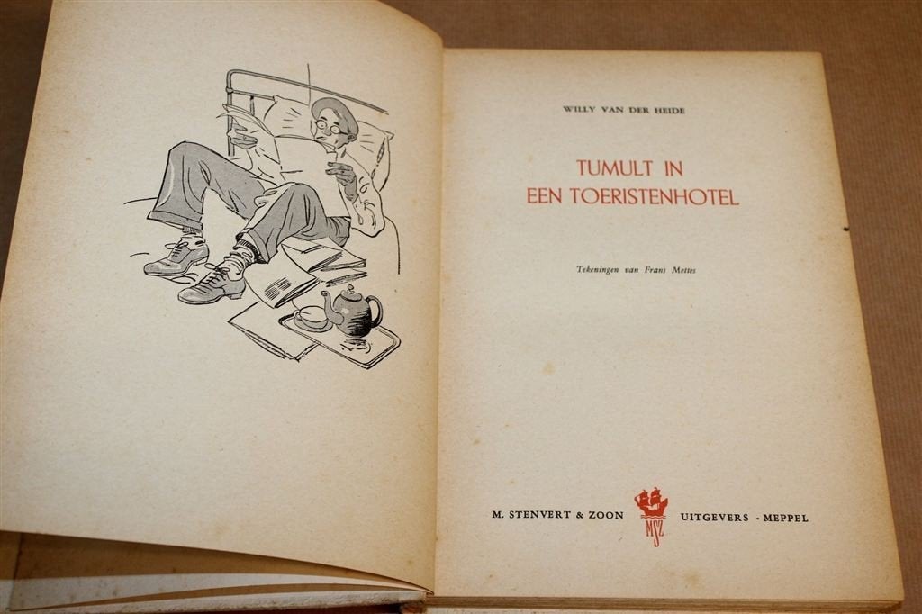 Tumult in Toeristenhotel — vd Heide, Bob Evers 1e dr 1951, Boeken, Ophalen of Verzenden, Gelezen