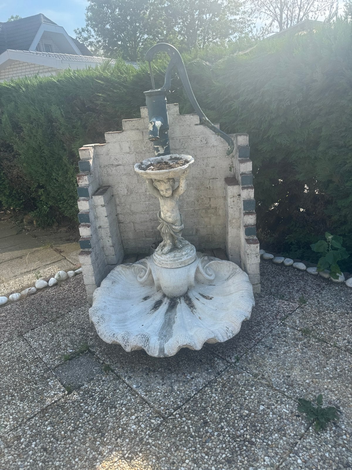 Decoratieve Tuinpomp met Beeld en Schelpfontein, Ophalen, Gebruikt, Beton, Abstract beeld