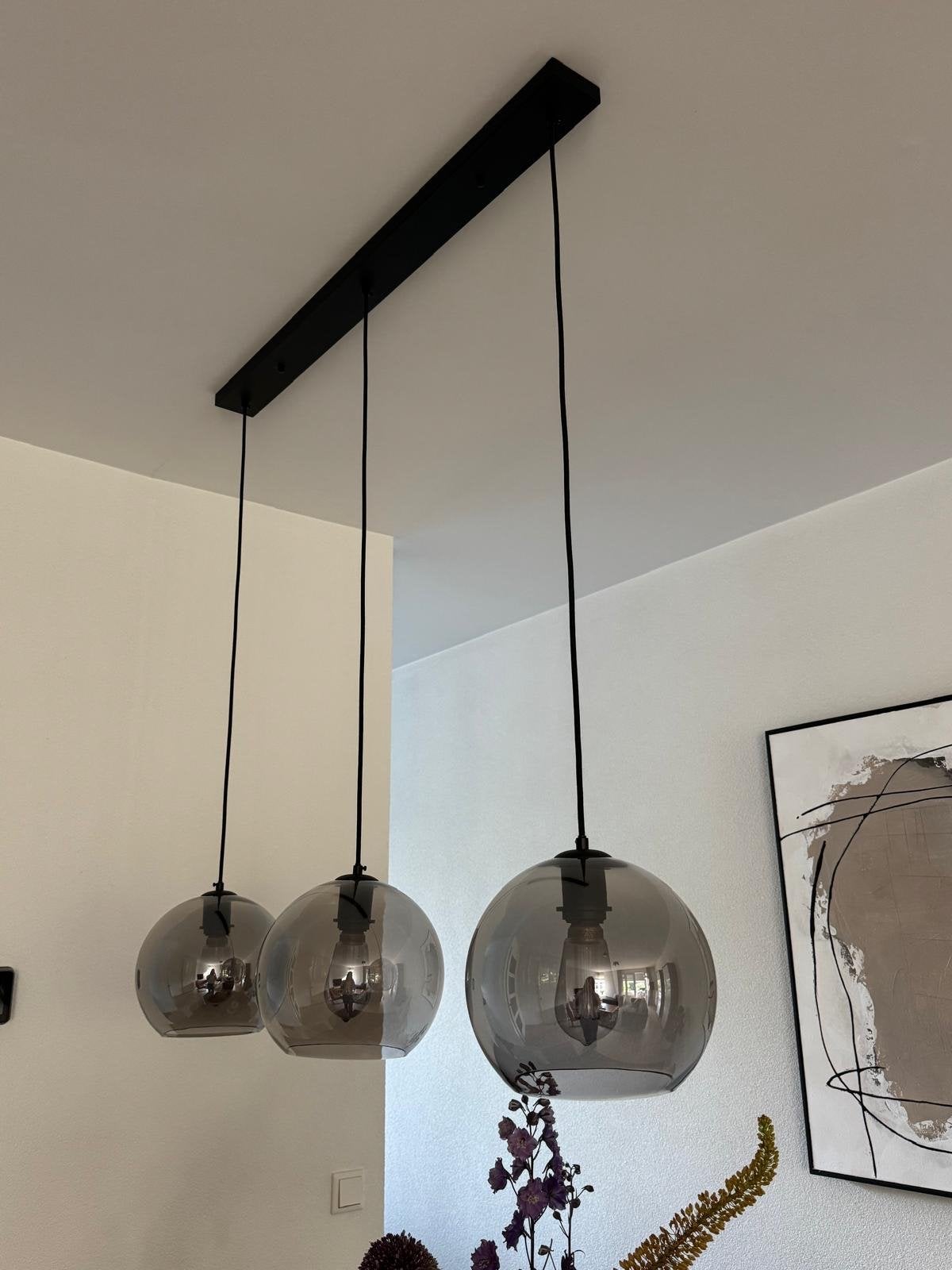 Moderne hanglamp met 3 rookglazen bollen, Ophalen, Zo goed als nieuw, Glas, E27 (groot)