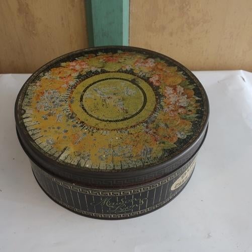 Blik Maison Lyons Dundee Cake de Luxe vintage 24 cm diameter, Ophalen of Verzenden, Gebruikt, Koek(jes)