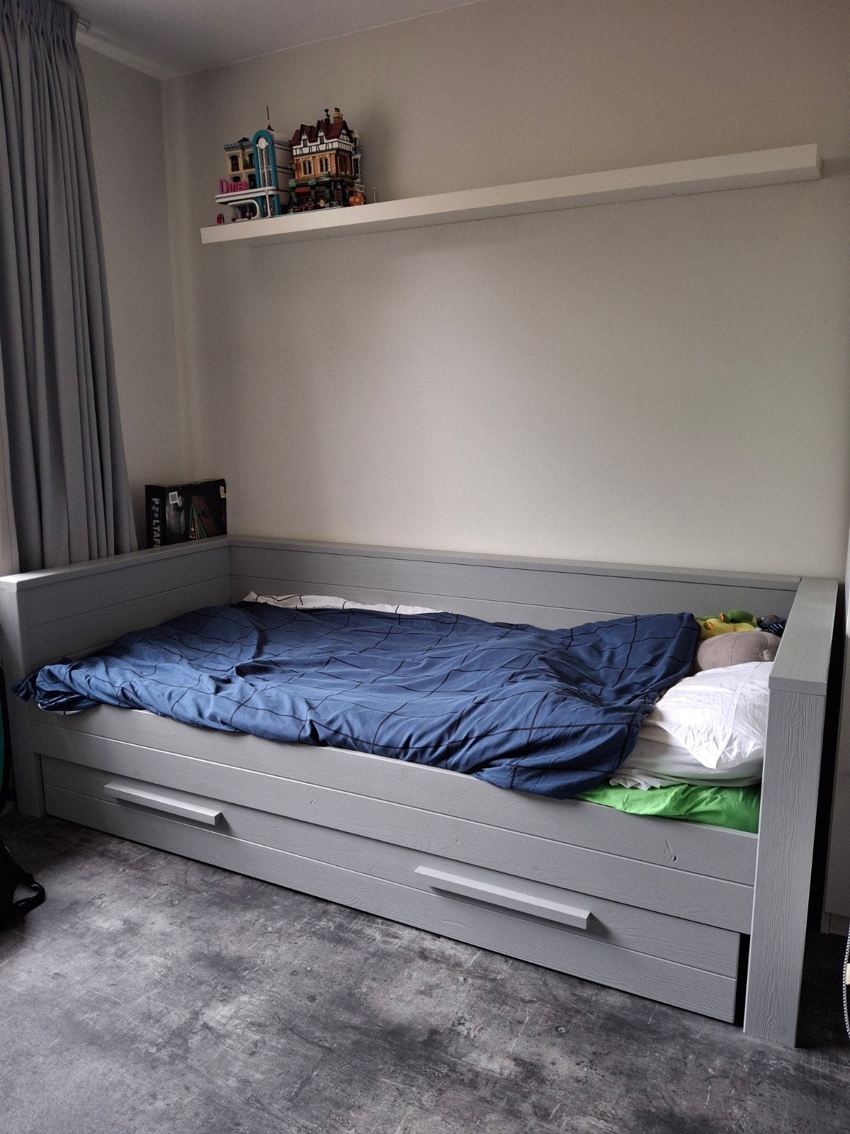 Grijs bed met opberglades en uitschuifbaar logeerbed, Huis en Inrichting, Ophalen, Gebruikt, 90 cm, 200 cm