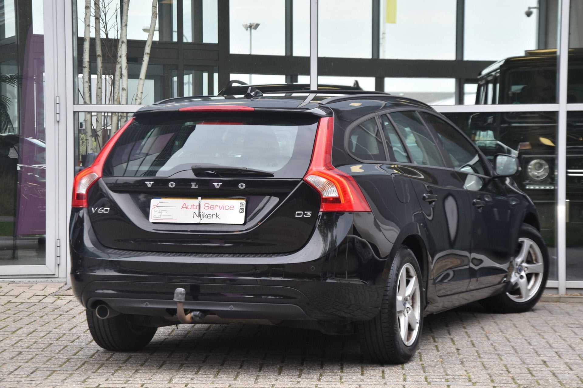 Volvo V60 D3 Summum | ACC | Leder | Schuifdak | Trekhaak, Gebruikt, 4 cilinders, Zwart, Geïmporteerd